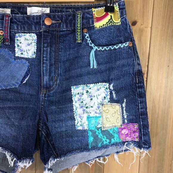 OOAK Universal Thread Womens Upcycled “Free Spirit” Cut Off Denim Shorts Sz 4/27 - Picture 7 of 16